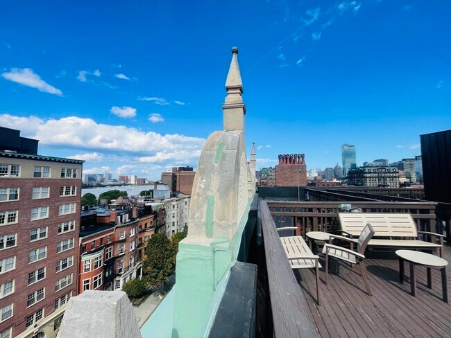 Building Photo - 4 Charlesgate E