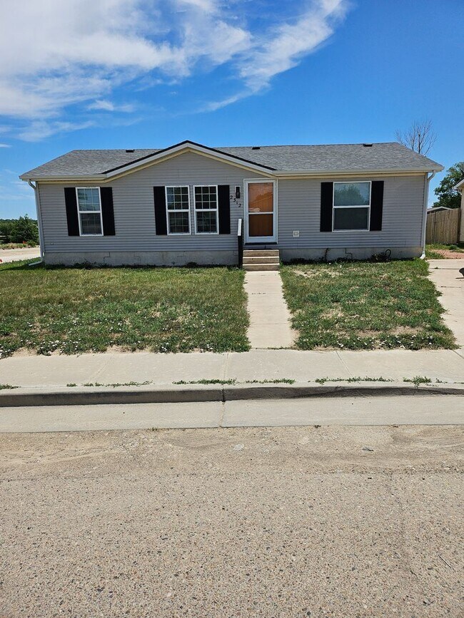 Primary Photo - ALL PROSPECTIVE TENANTS MUST SUBMIT A $58 ...