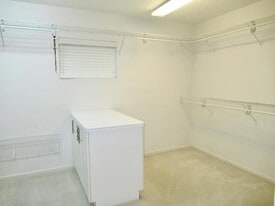 Building Photo - 13865 Deer Chase Pl