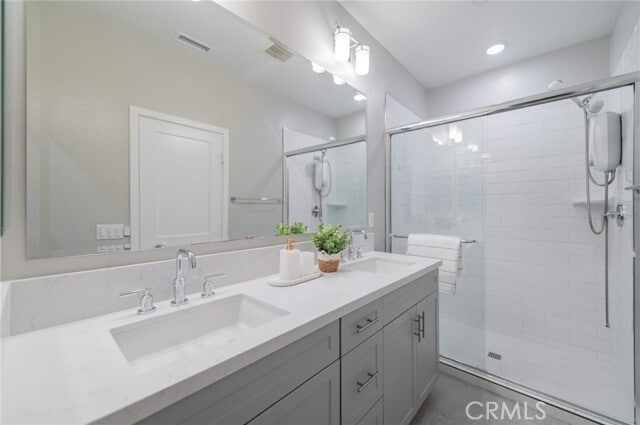 Building Photo - 209 Niebla Ln