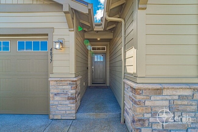 Building Photo - 4837 S 16th Dr