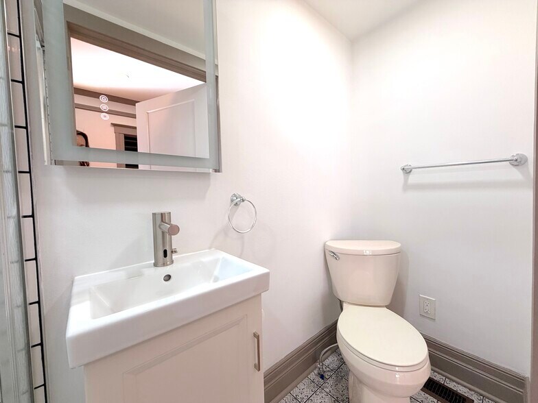 Building Photo - 2426 Beals St