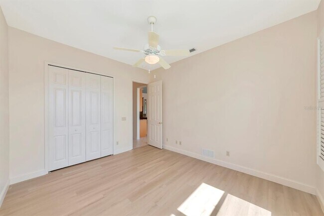 Building Photo - 2012 Island Estates Dr