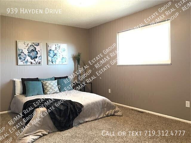 Building Photo - 939 Hayden Dr