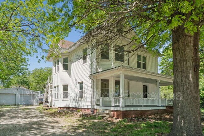 Building Photo - 204 Bury St