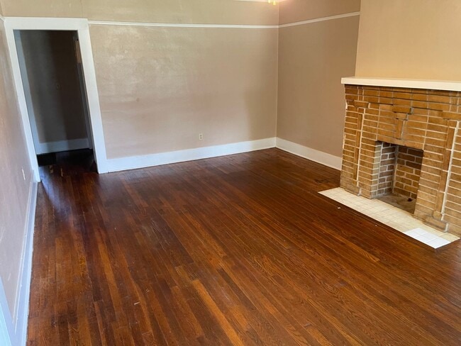 Building Photo - Samford Ave Duplex Available!