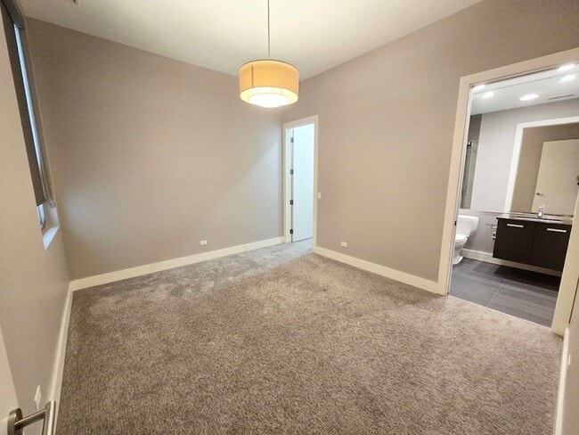 Building Photo - 1100 W Adams St