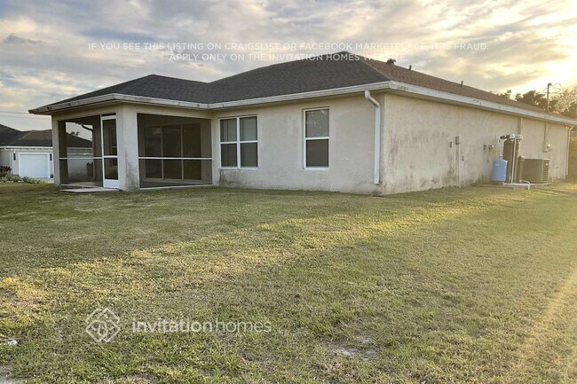 Building Photo - 463 NE 3rd Pl