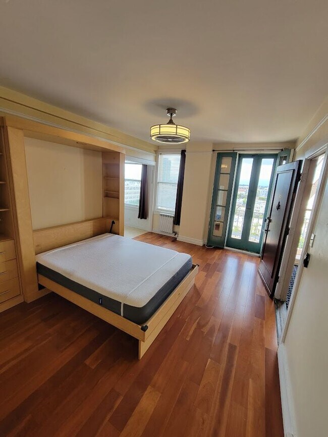 Building Photo - Spacious Studio at the Cooper Arms in the ...