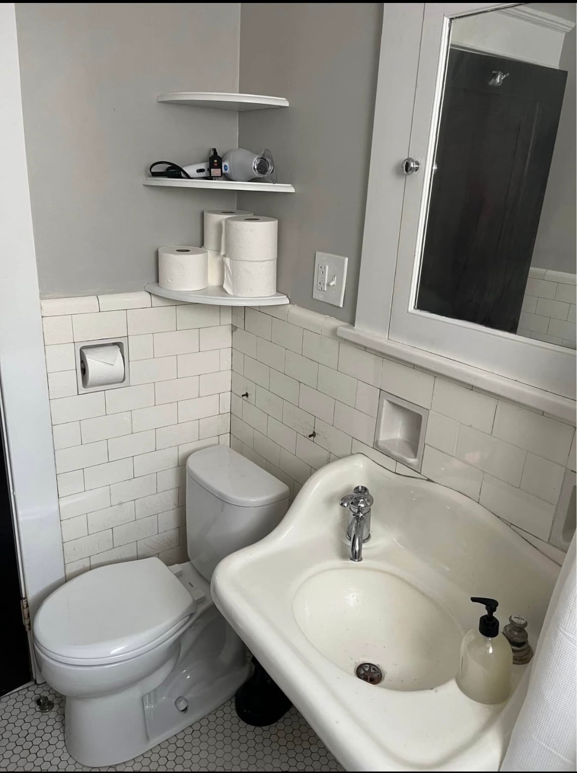 Building Photo - 449 Richmond Ave