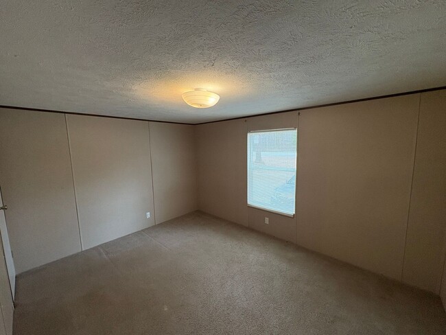 Building Photo - For Rent