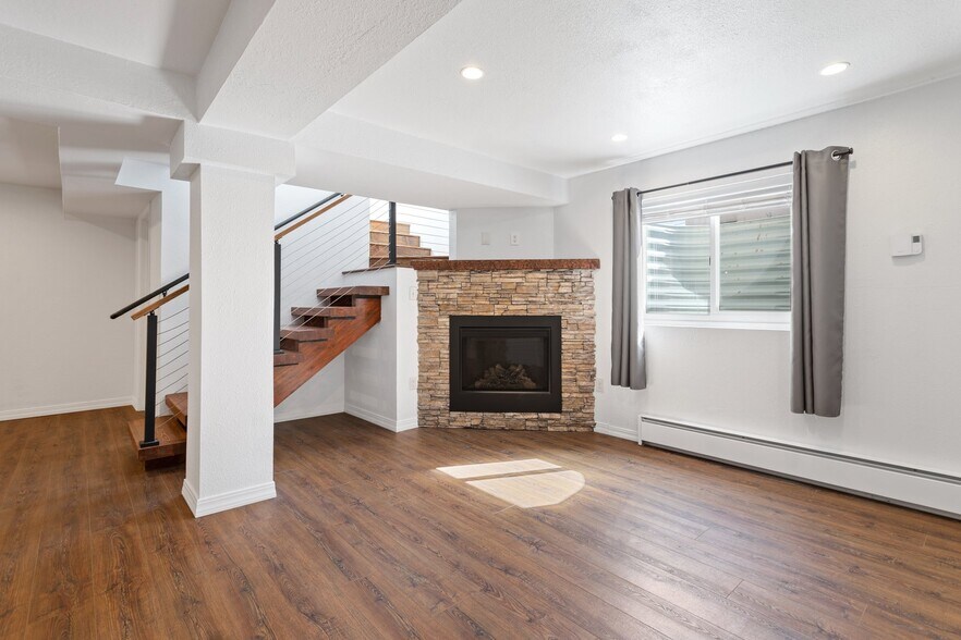 Building Photo - 6 W Brookside St