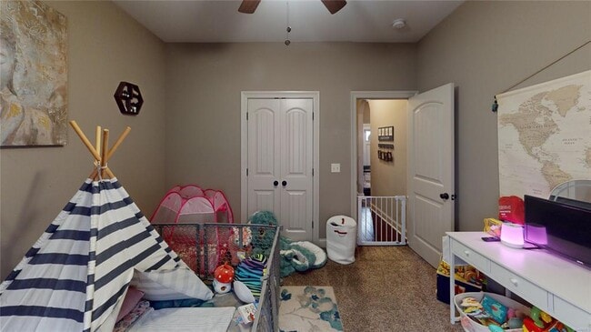 Building Photo - 150 Village Ct