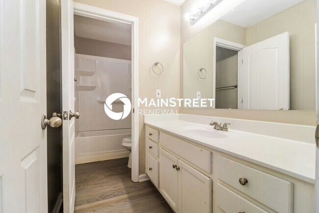 Building Photo - 5 Bedroom Pet-Friendly Home in Hiram, GA with Main Street Renewal