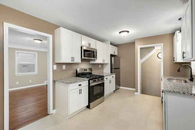 Building Photo - 416 N Kenwood Ave