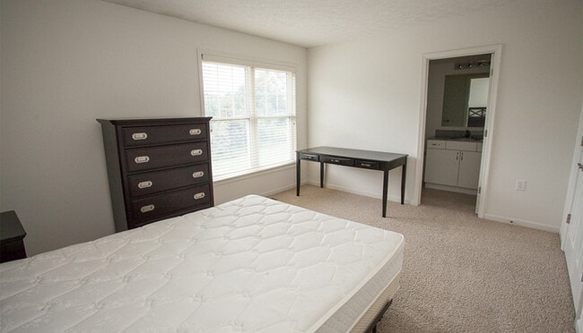 Building Photo - 2111 Purple and Gold Way