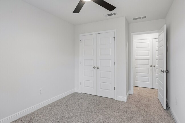 Building Photo - 2430 Clf Holw Cir