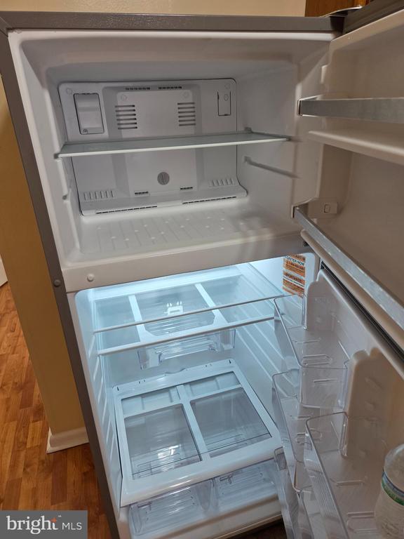 Building Photo - 553 Fanshawe St