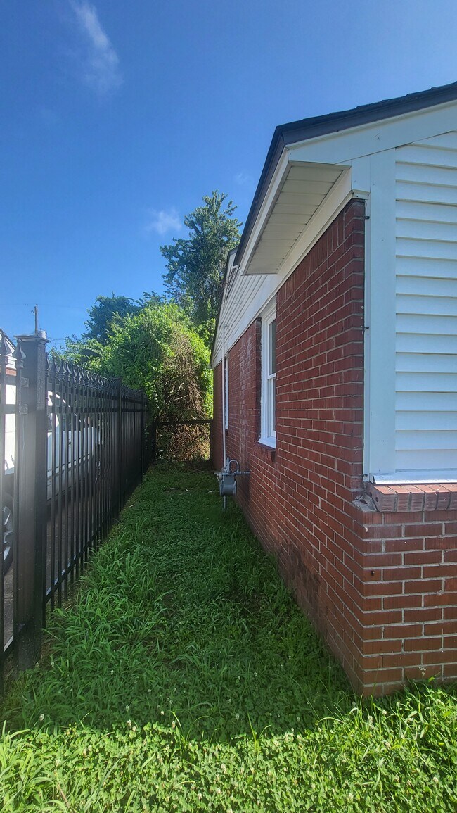 Building Photo - 4220 Gailwood Ave
