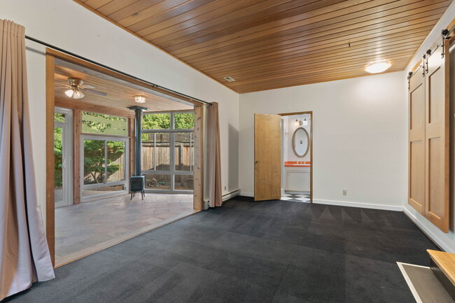 Building Photo - 10181 N Fairway Dr
