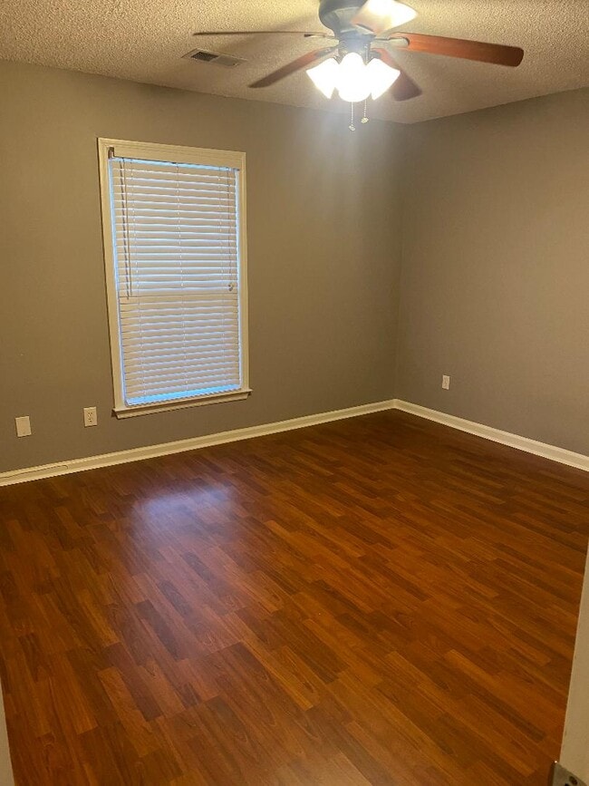 Building Photo - 4069 Coopers Hill Dr SE