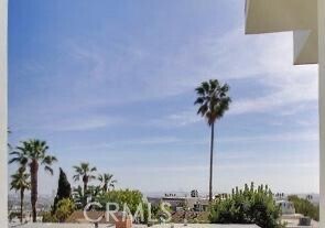 Building Photo - 1223 Larrabee St