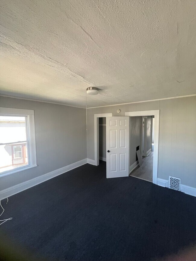 Building Photo - 142-144 Bowman St