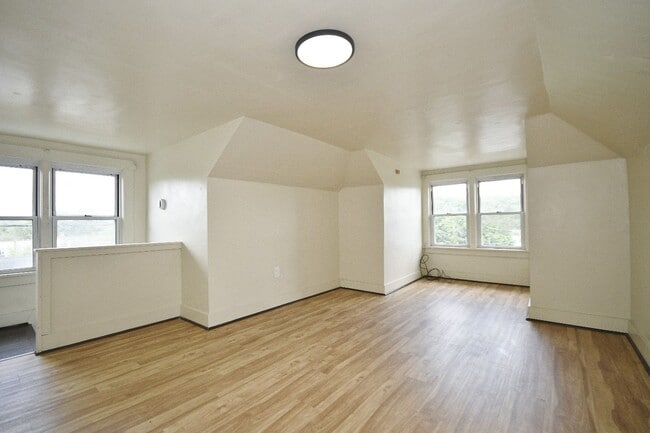 Building Photo - Charming 3-bedroom, 1-bathroom house locat...