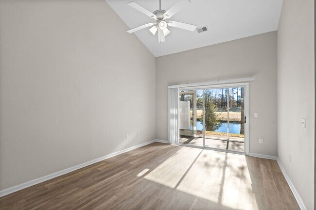 Building Photo - 3BR Townhome Carolina Forest – GREAT PRICE - Community Pool/Lake View