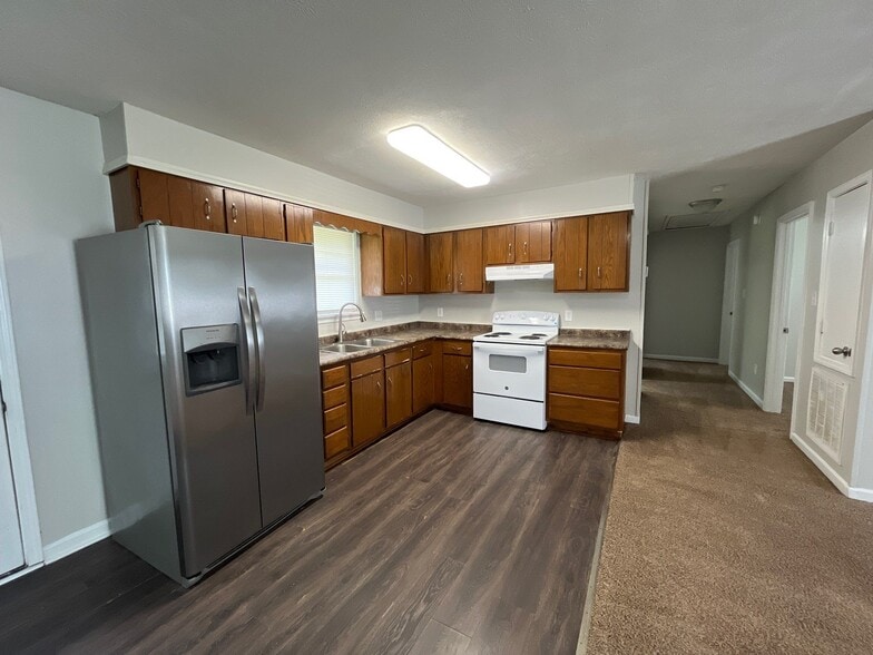 Building Photo - 11 Markwood Ln