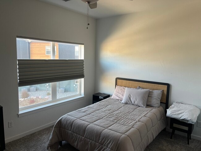 Building Photo - 006