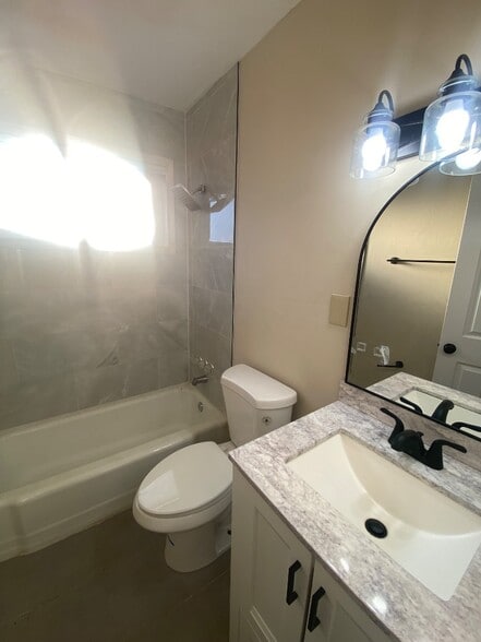 Building Photo - 814C Schirmer