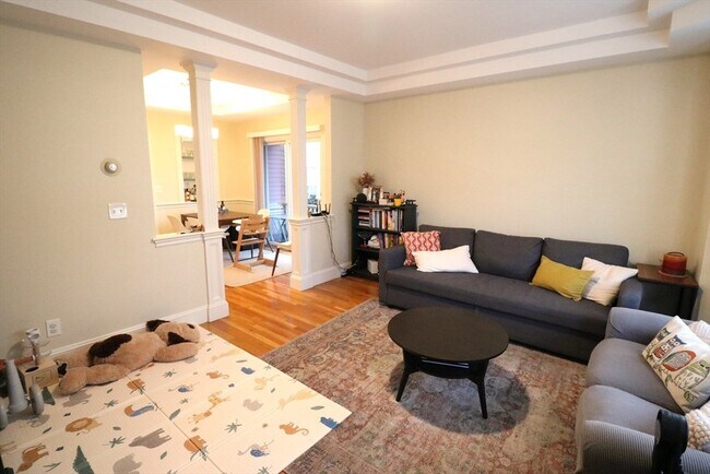 Building Photo - 114 Pleasant St