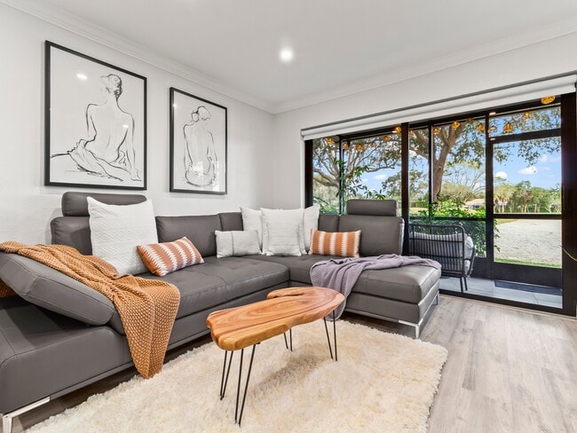 Building Photo - 9001 Jacaranda Ln