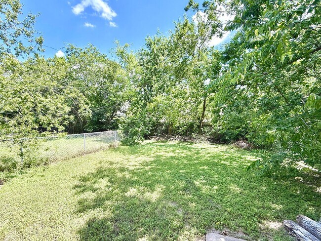 Building Photo - Duplex for Lease in Round Rock