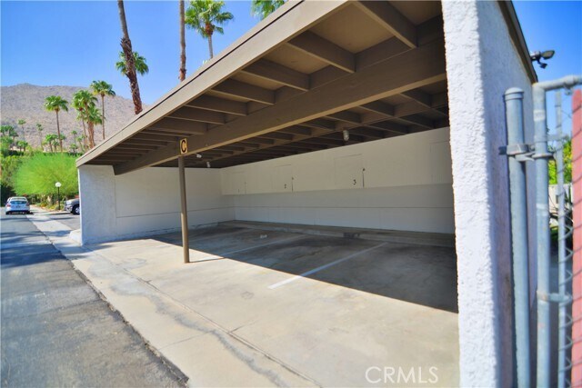 Building Photo - 250 E San Jose Rd