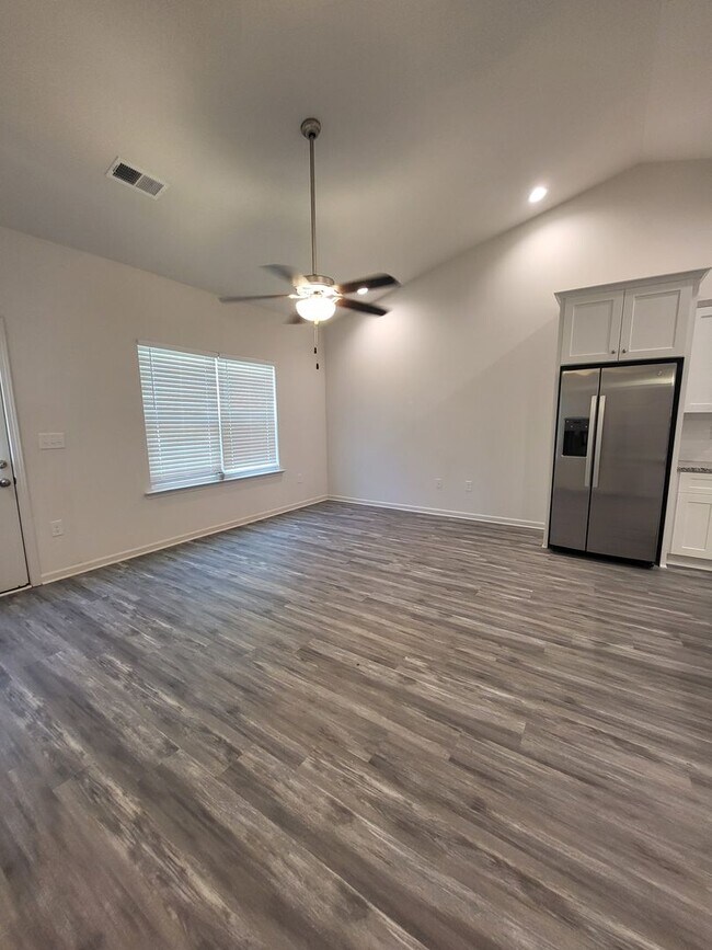 Building Photo - Cute, Well Maintained, Ranch Close to Mountain Island Lake
