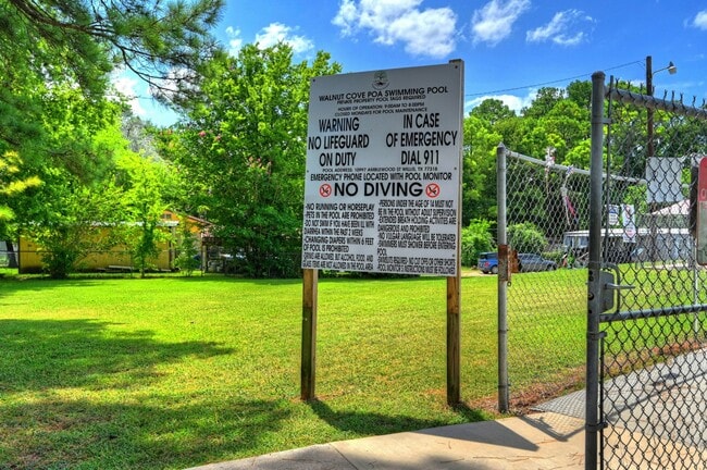 Building Photo - 9810 Arbor Oak