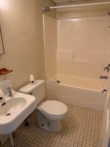 Building Photo - 230 Adelia St