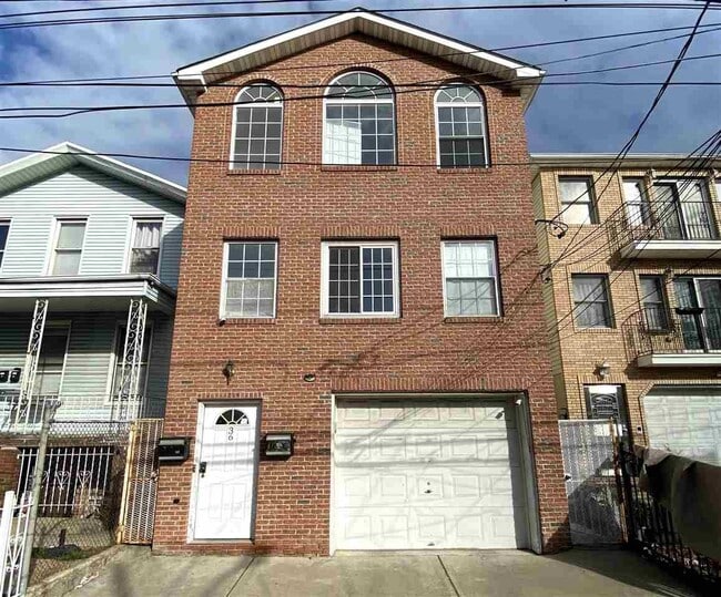 Building Photo - 36 Jewett Ave