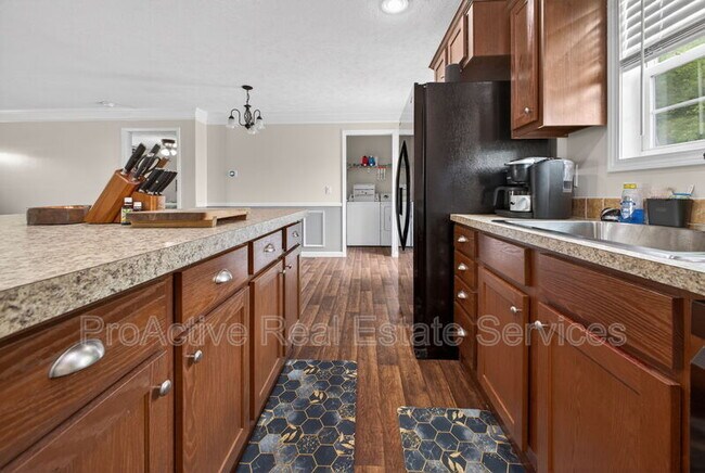 Building Photo - 1053 Pitchkettle Rd