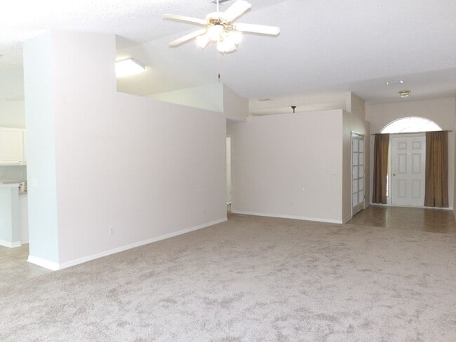 Building Photo - 4 Bedroom 2 Bath 2 Car Garage 2334 Sq Ft C...