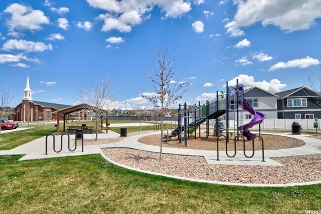 Building Photo - 2 Bedroom Basement Unit in Eagle Mountain!