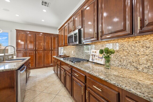 Building Photo - 57806 Cantata Dr