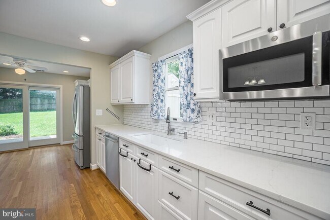 Building Photo - 2962 Strathmeade St