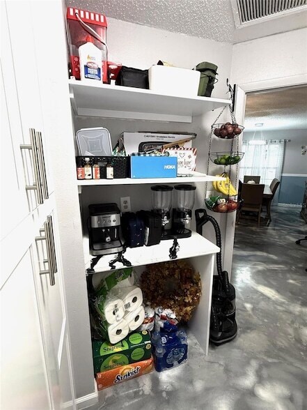 Building Photo - 2122 Winningway St