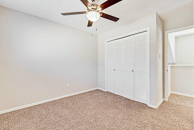 Building Photo - 13830 Hollowgreen Dr