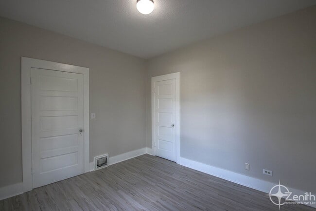Building Photo - 315 W 27th St