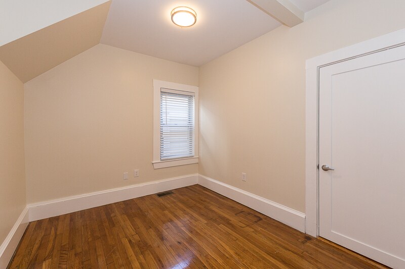 Building Photo - 9 Rock Valley Ave