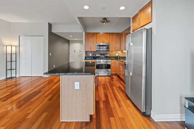 Building Photo - 389 WASHINGTON St